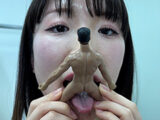 とろあまタレ目女子が唾液たっぷり舐めまわしM男人形